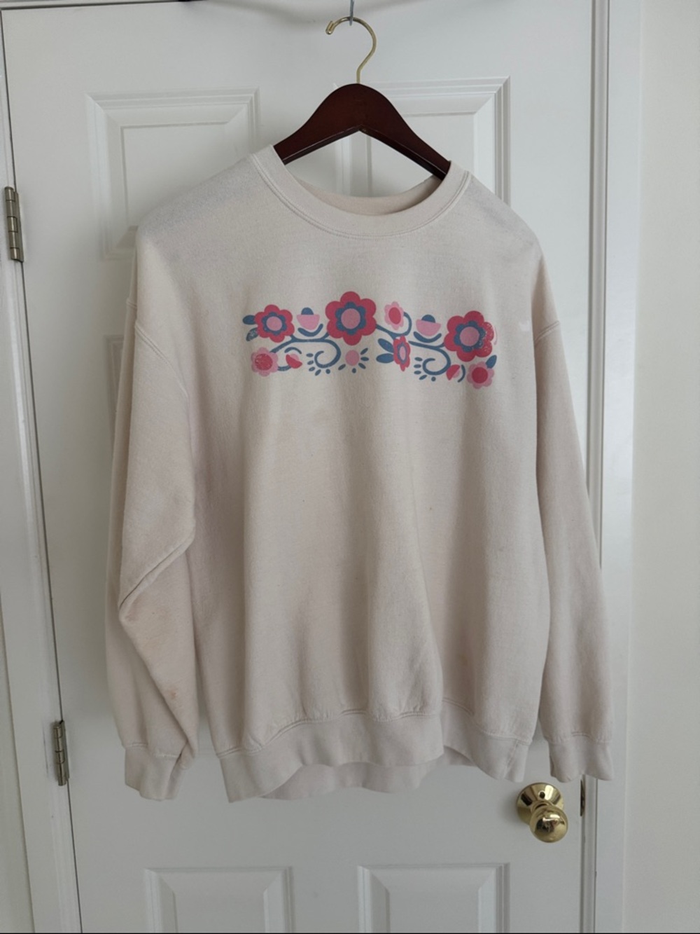 PacSun Cream Floral Graphic Crewneck Sweatshirt with Pink & Blue Flowers